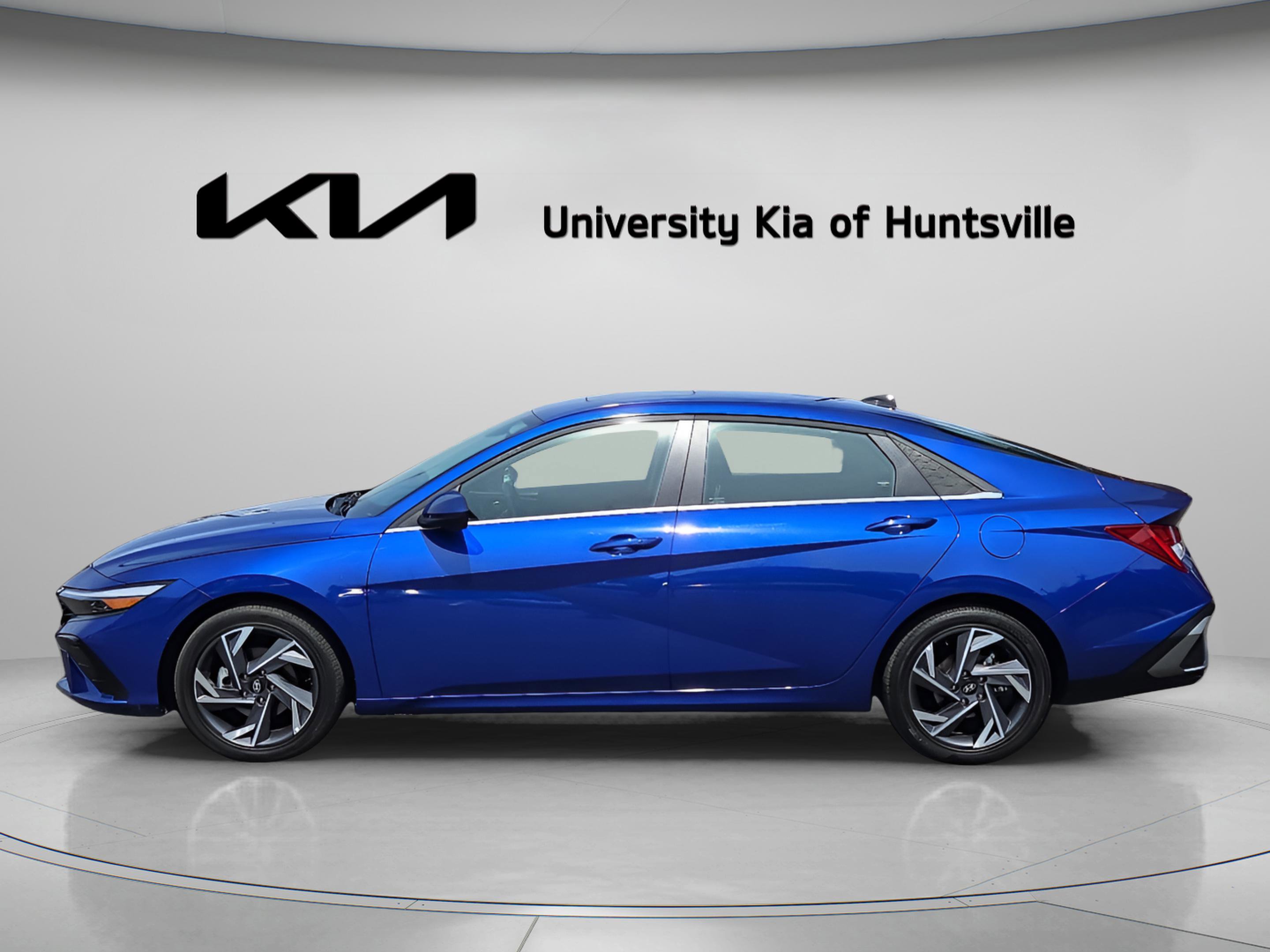 Used 2025 Hyundai Elantra SEL image 4