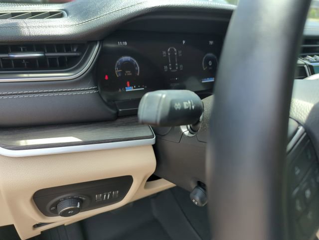 Used 2022 Jeep Grand Cherokee Limited w/ Luxury Tech Group II AWD/4WD image 20