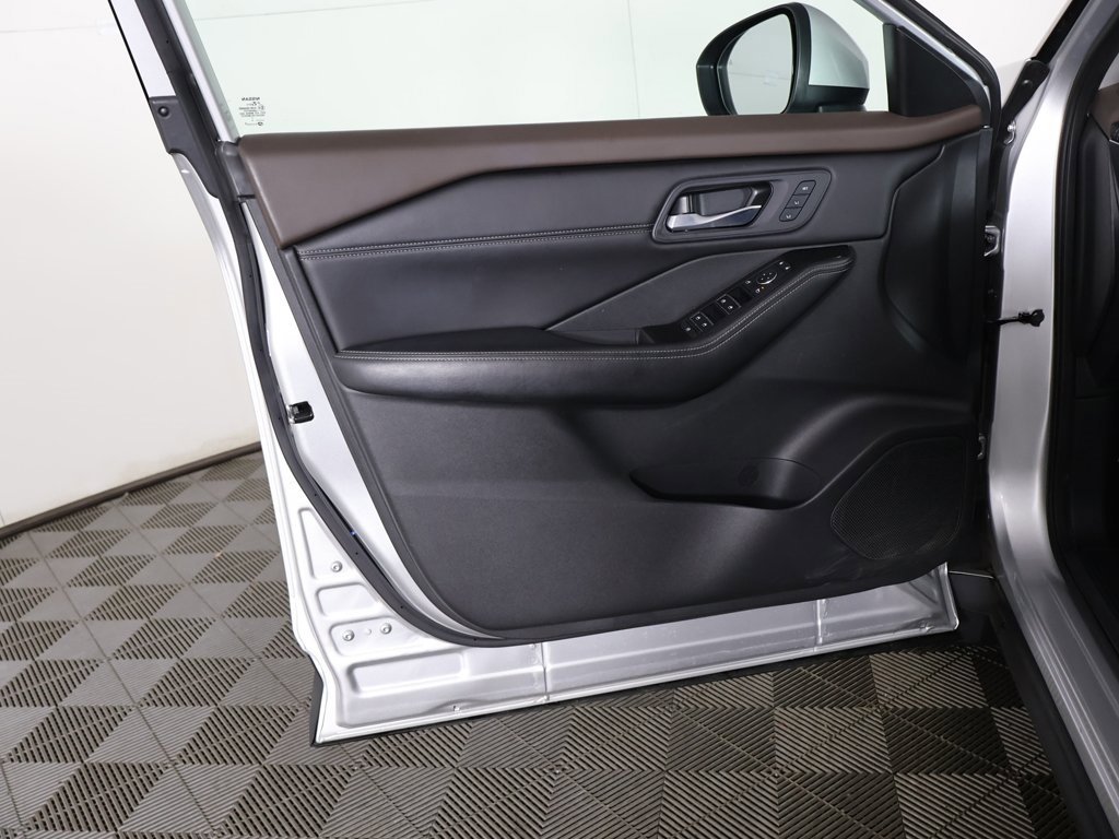 Used 2022 Nissan Rogue SL image 25