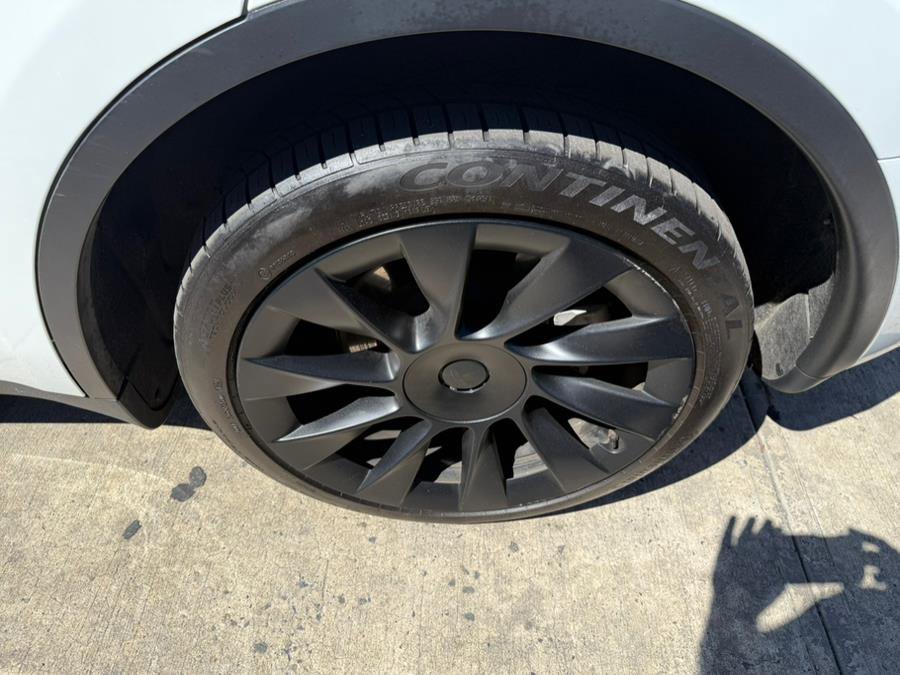 Used 2023 Tesla Model Y Long Range image 17