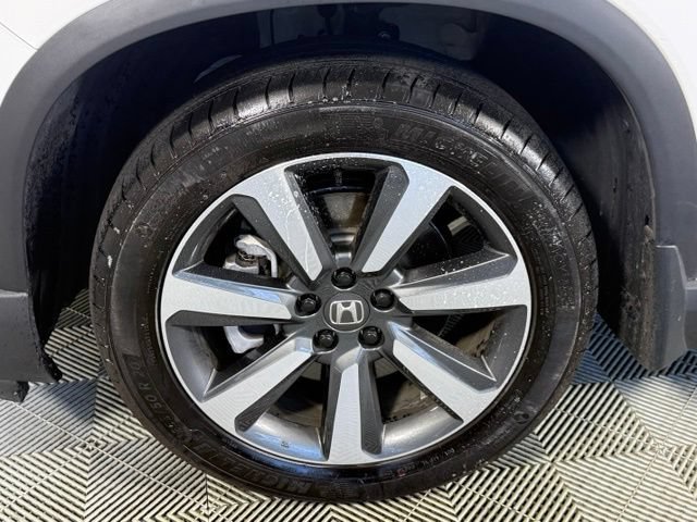 Used 2025 Honda Pilot Touring image 14