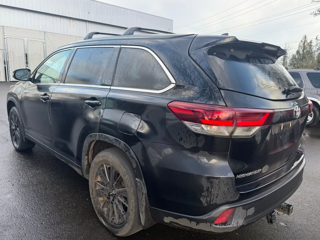 Used 2019 Toyota Highlander SE image 2