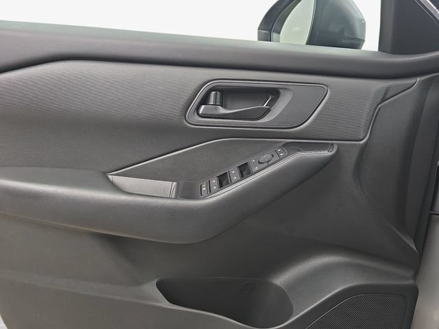 Used 2025 Nissan Rogue S AWD/4WD image 26