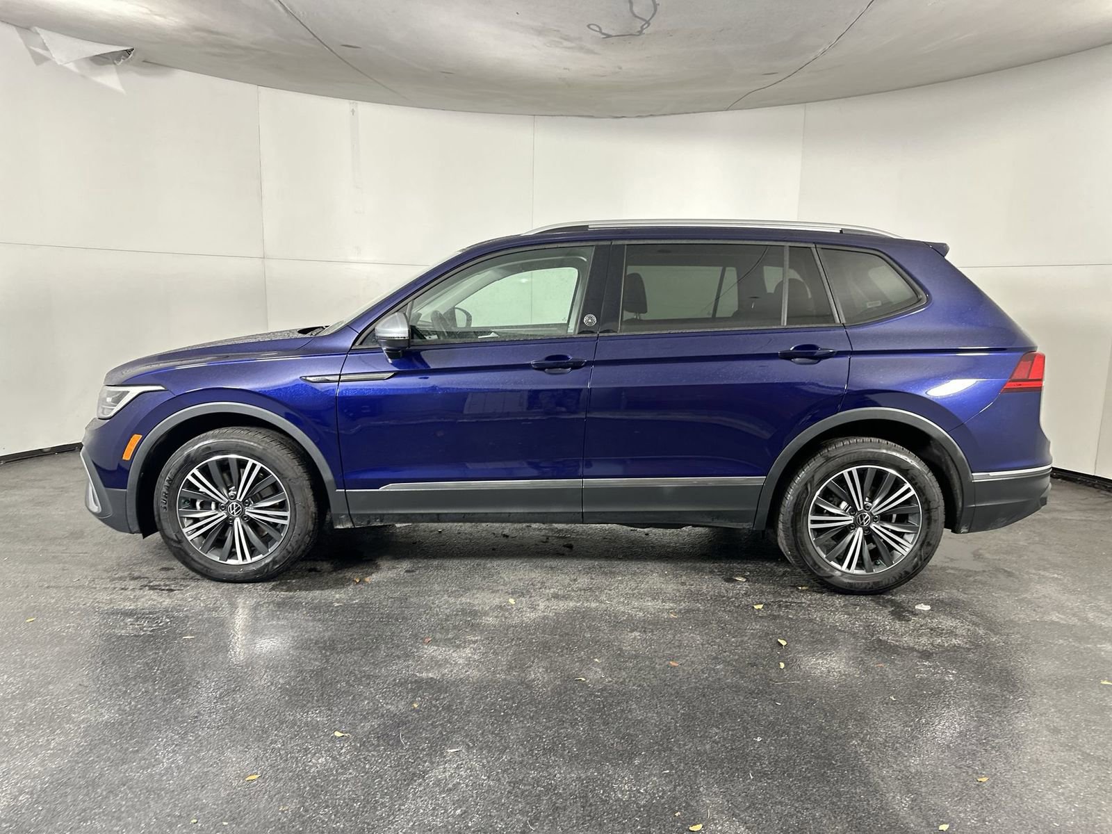 Used 2024 Volkswagen Tiguan Wolfsburg Edition image 5