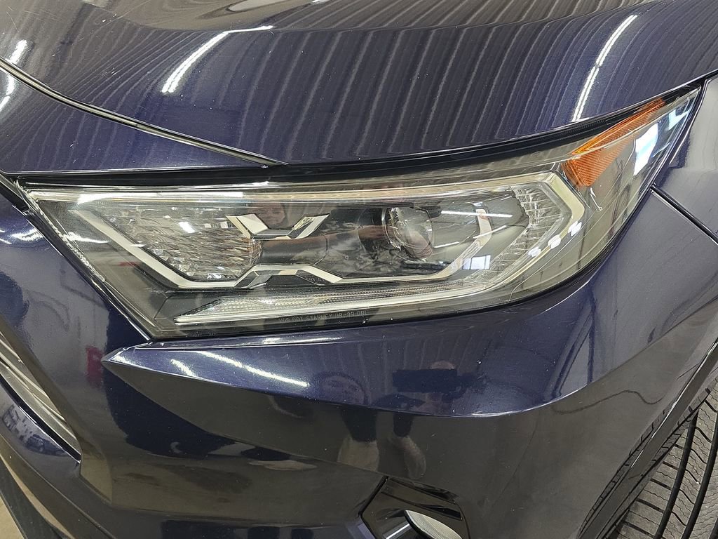 Used 2020 Toyota RAV4 XSE w/ XSE Grade Weather Package AWD/4WD image 32