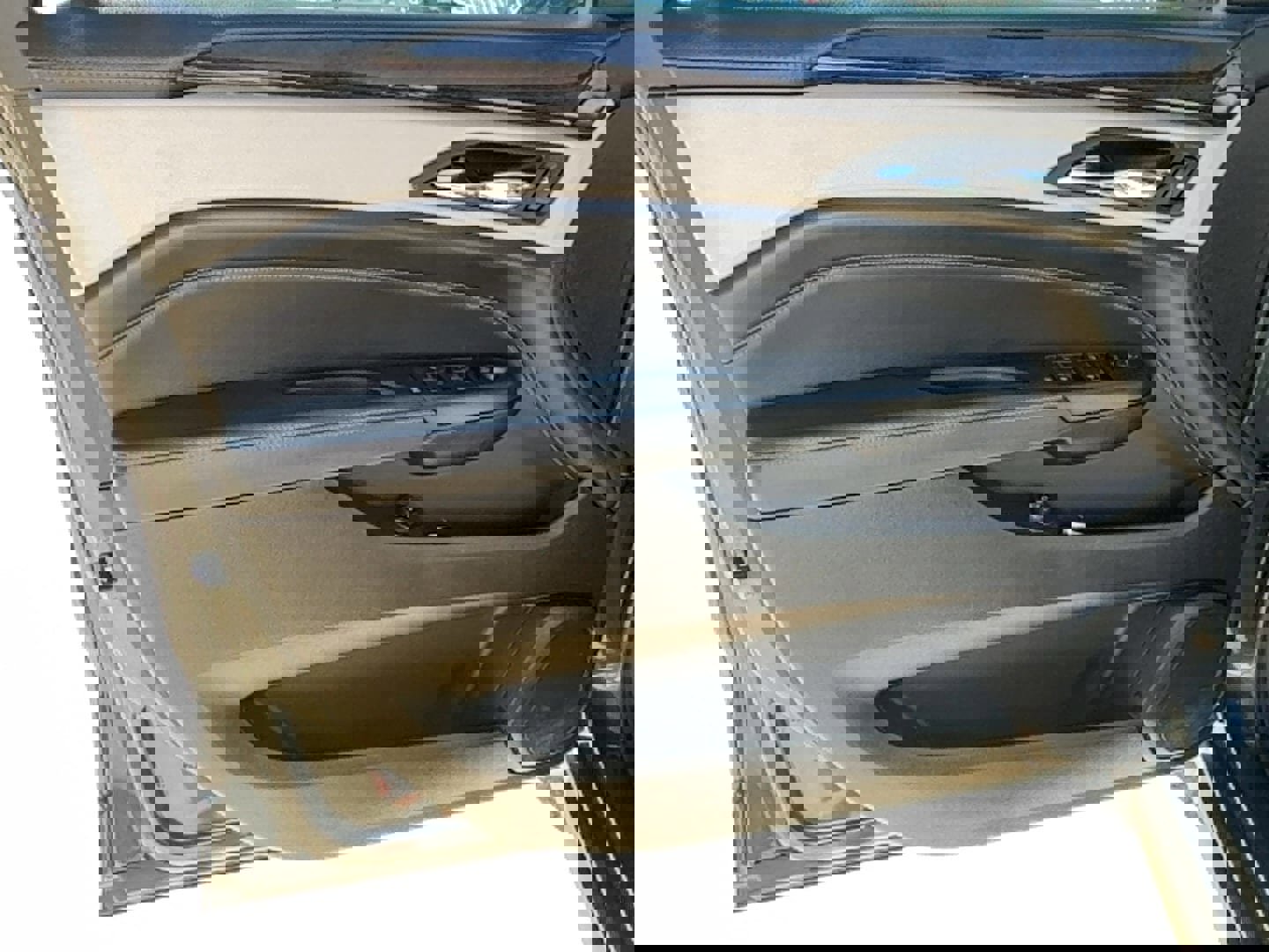 Used 2014 Cadillac SRX Luxury w/ Driver Awareness Package image 16