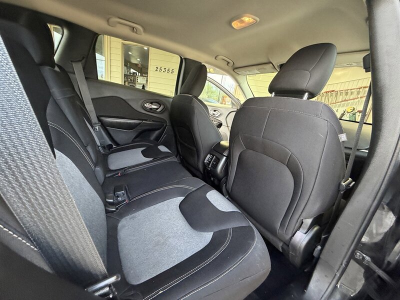 Used 2014 Jeep Cherokee Latitude w/ Comfort/Convenience Group AWD/4WD image 15