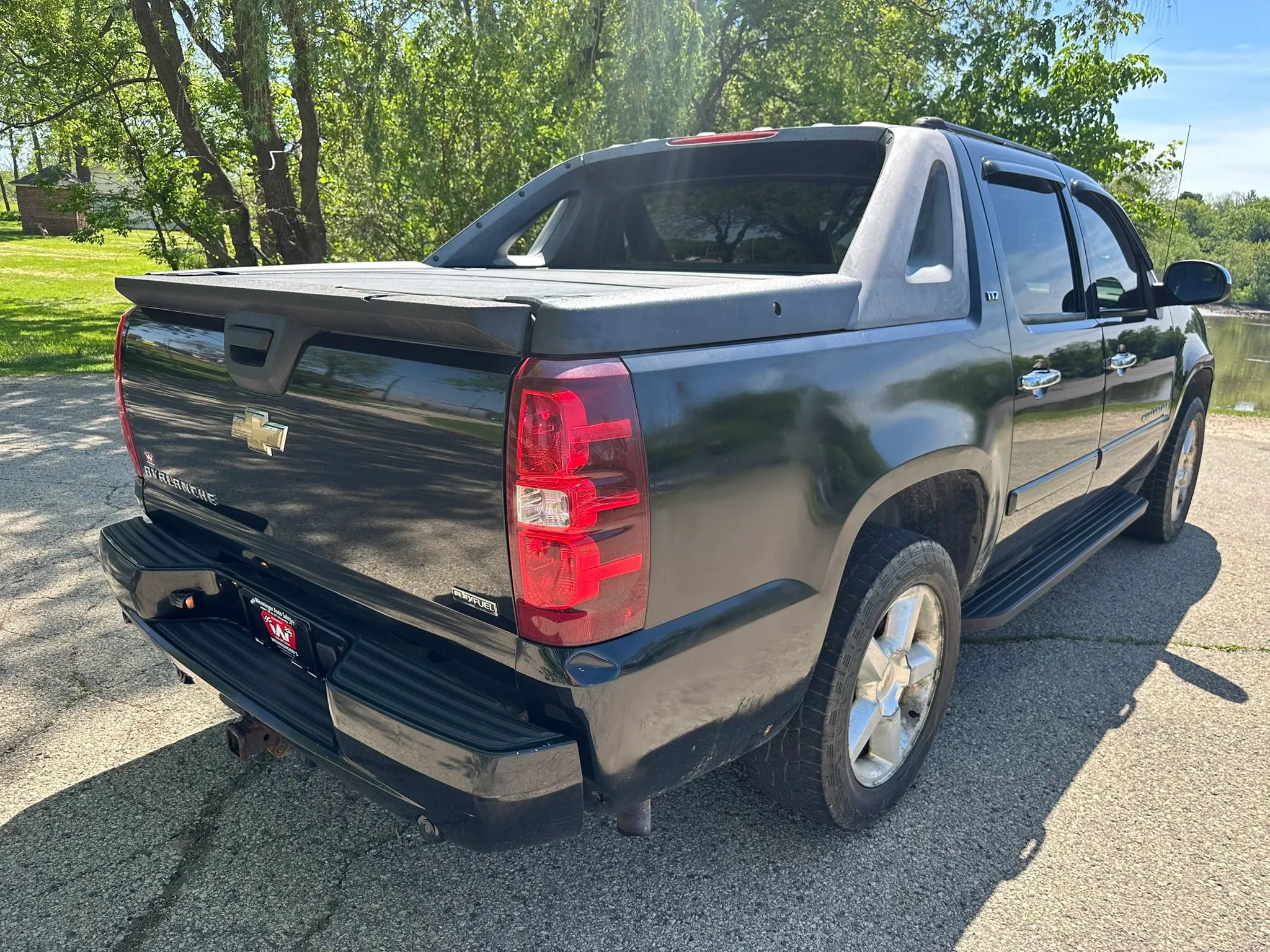 Used 2007 Chevrolet Avalanche LTZ w/ LTZ Preferred Equipment Group AWD/4WD image 6