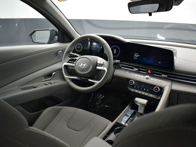 Used 2025 Hyundai Elantra SEL FWD image 34