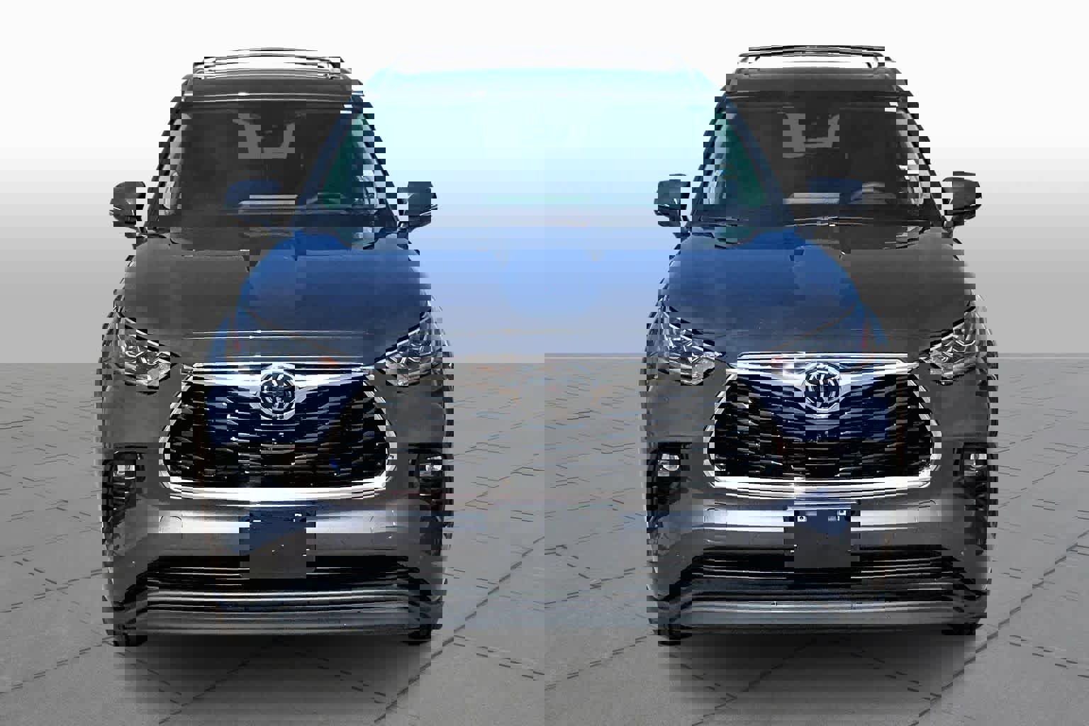 Used 2025 Toyota Highlander Limited image 4