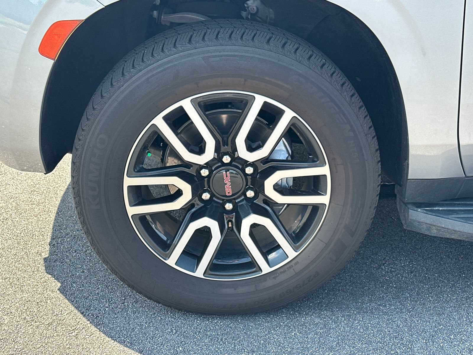Used 2024 GMC Yukon AT4 AWD/4WD image 13
