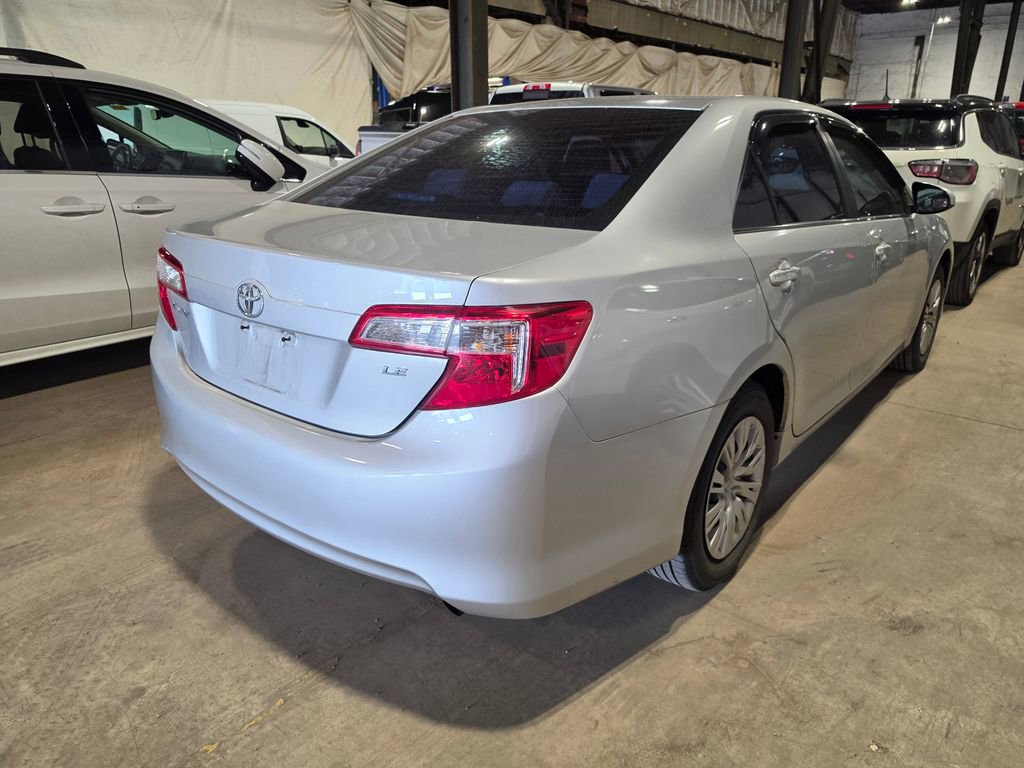 Used 2013 Toyota Camry LE FWD image 2