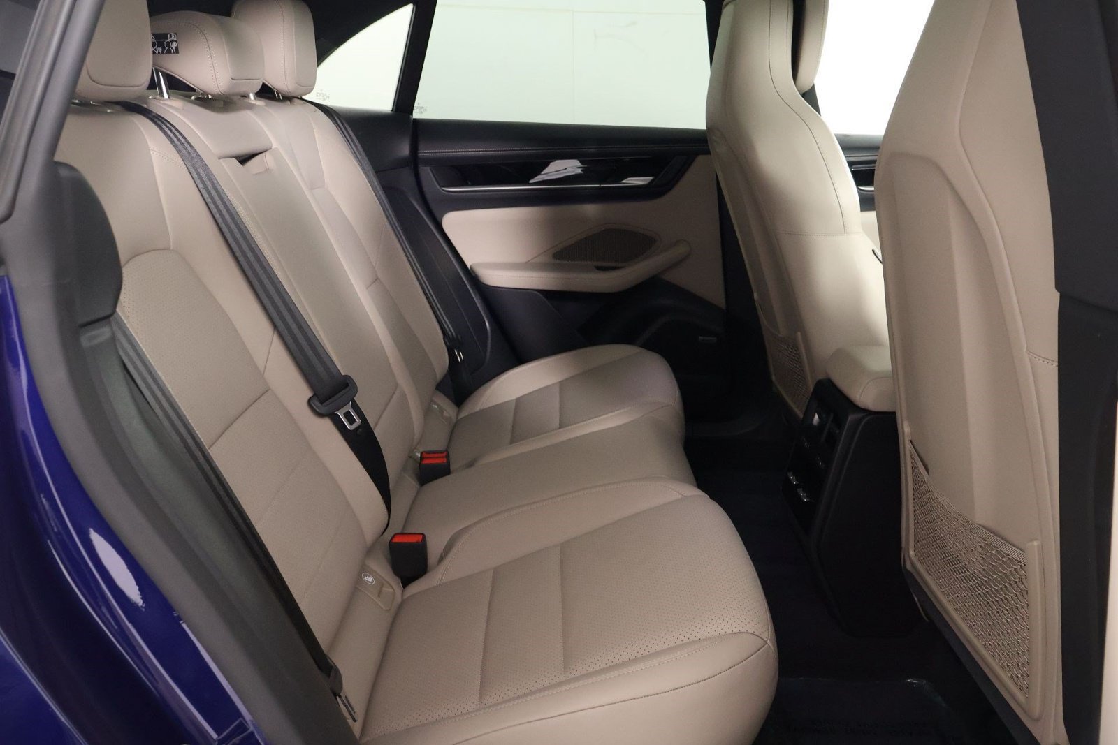 Certified 2024 Porsche Macan 4 Electric AWD/4WD image 31
