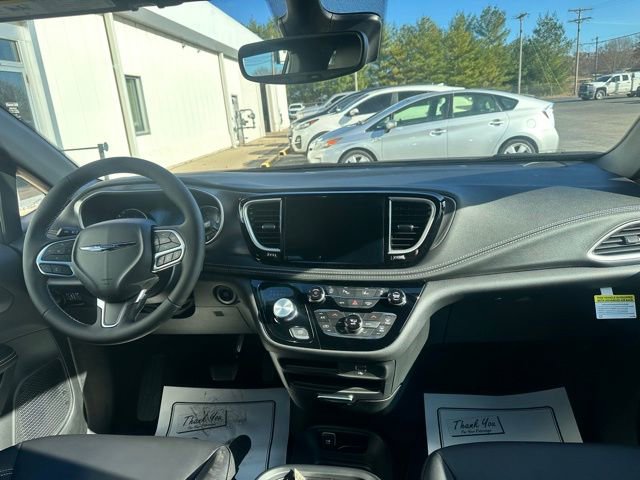 New 2026 Chrysler Pacifica Select FWD image 19