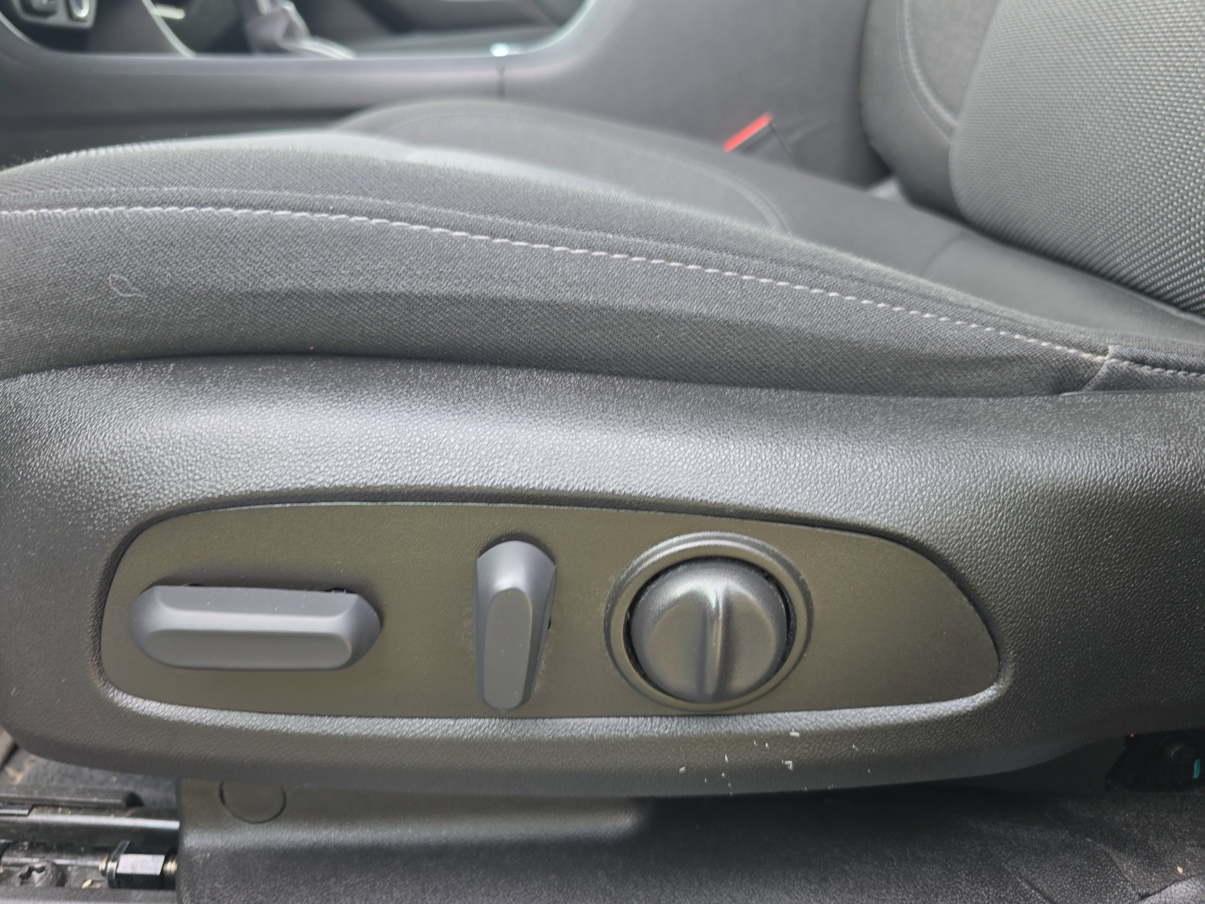 Used 2023 Chevrolet Traverse LT image 13