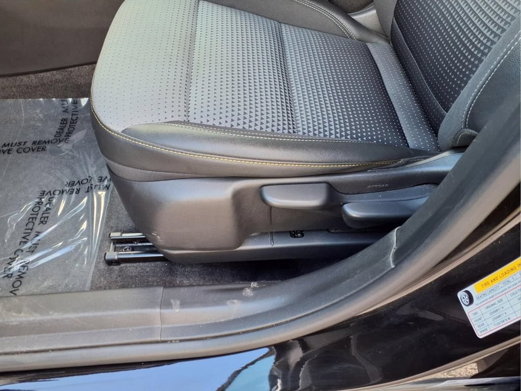 Used 2025 Chevrolet Trax LT FWD image 21
