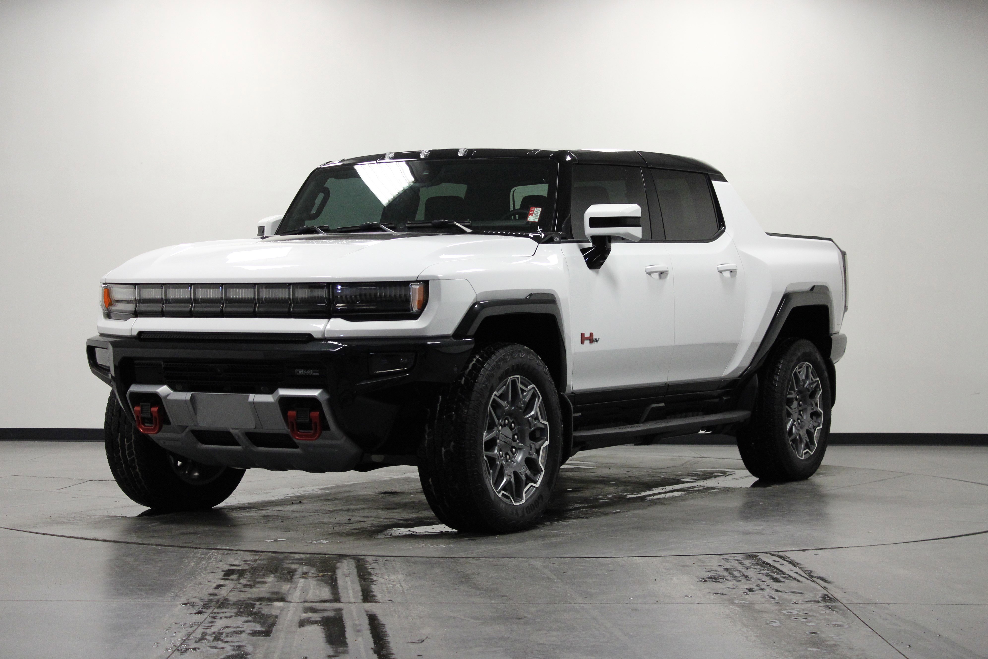 Used 2025 GMC Hummer EV 2X w/ LPO, Sport Package image 8