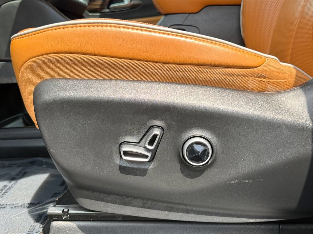 Used 2023 Chrysler Pacifica Pinnacle FWD image 10