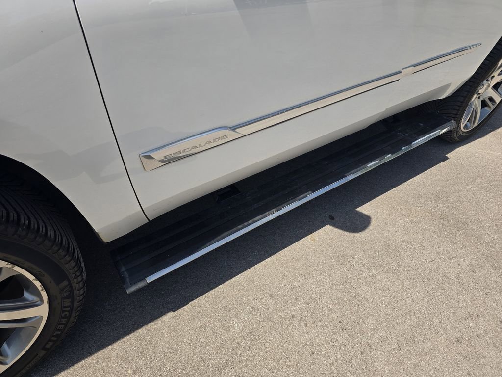 Used 2016 Cadillac Escalade Premium RWD image 10