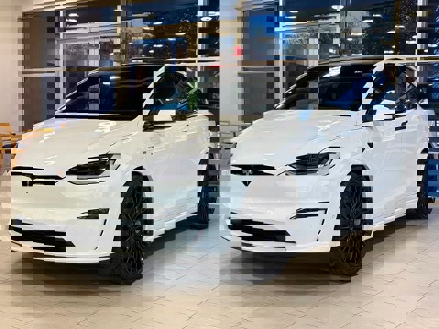 Used 2022 Tesla Model X Plaid image 5