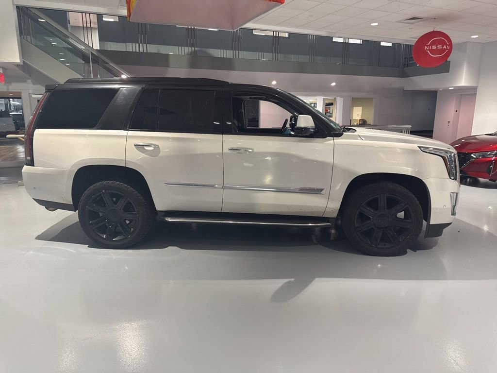 Used 2019 Cadillac Escalade Luxury image 4
