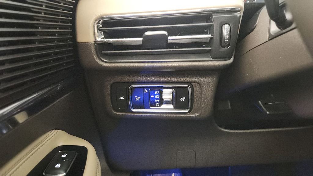 Used 2021 Lincoln Corsair FWD w/ Equipment Group 101A image 24