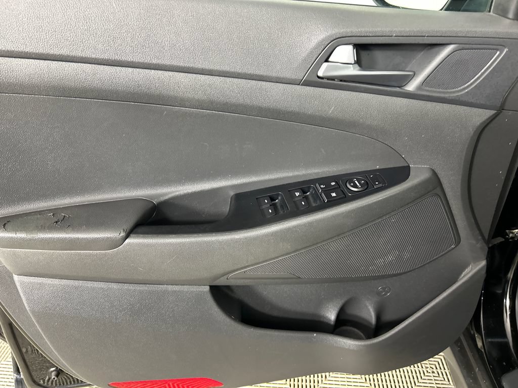Used 2016 Hyundai Tucson Sport FWD image 11