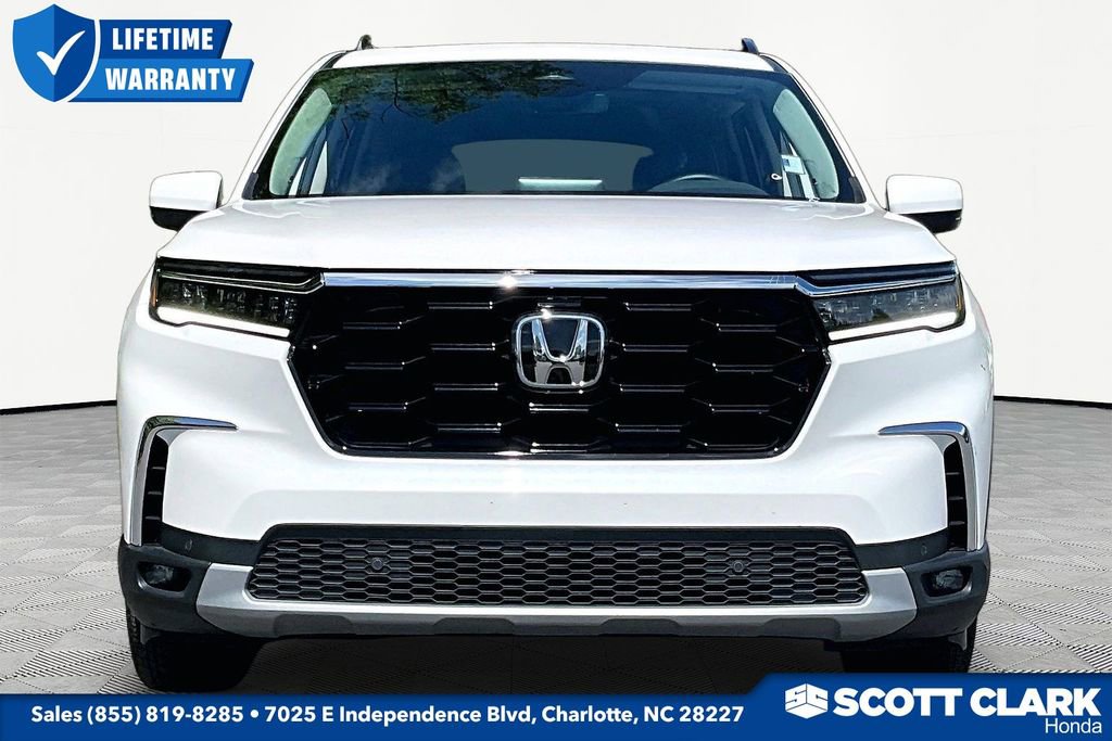 Certified 2025 Honda Pilot Touring image 2