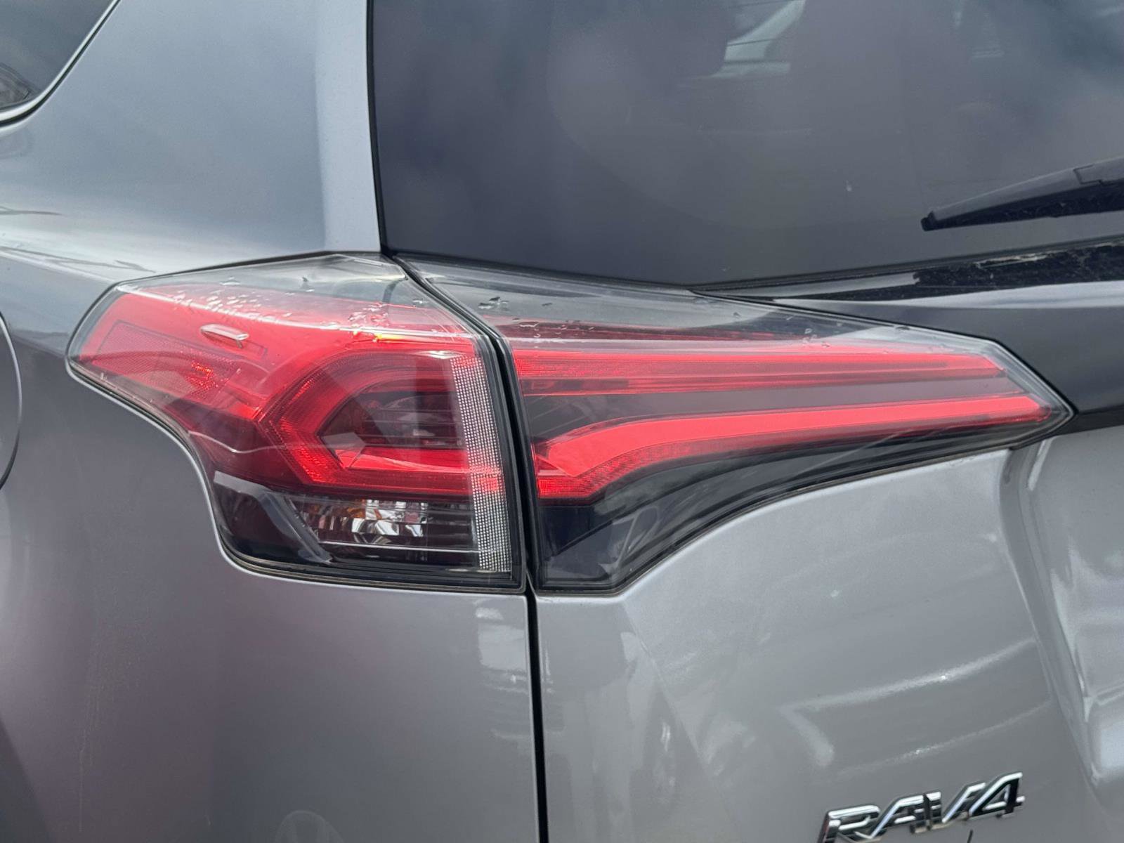 Used 2018 Toyota RAV4 SE w/ Power Extra Value Package AWD/4WD image 7