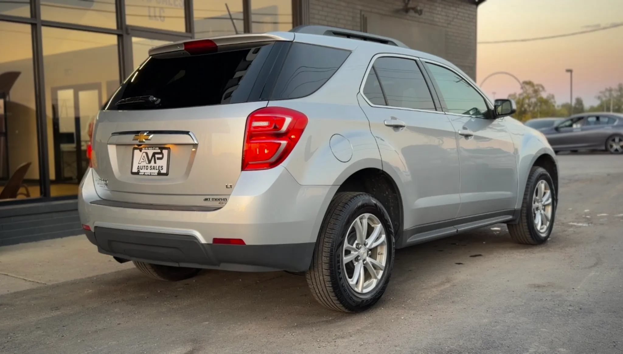 Used 2017 Chevrolet Equinox LT w/ Convenience Package FWD image 2