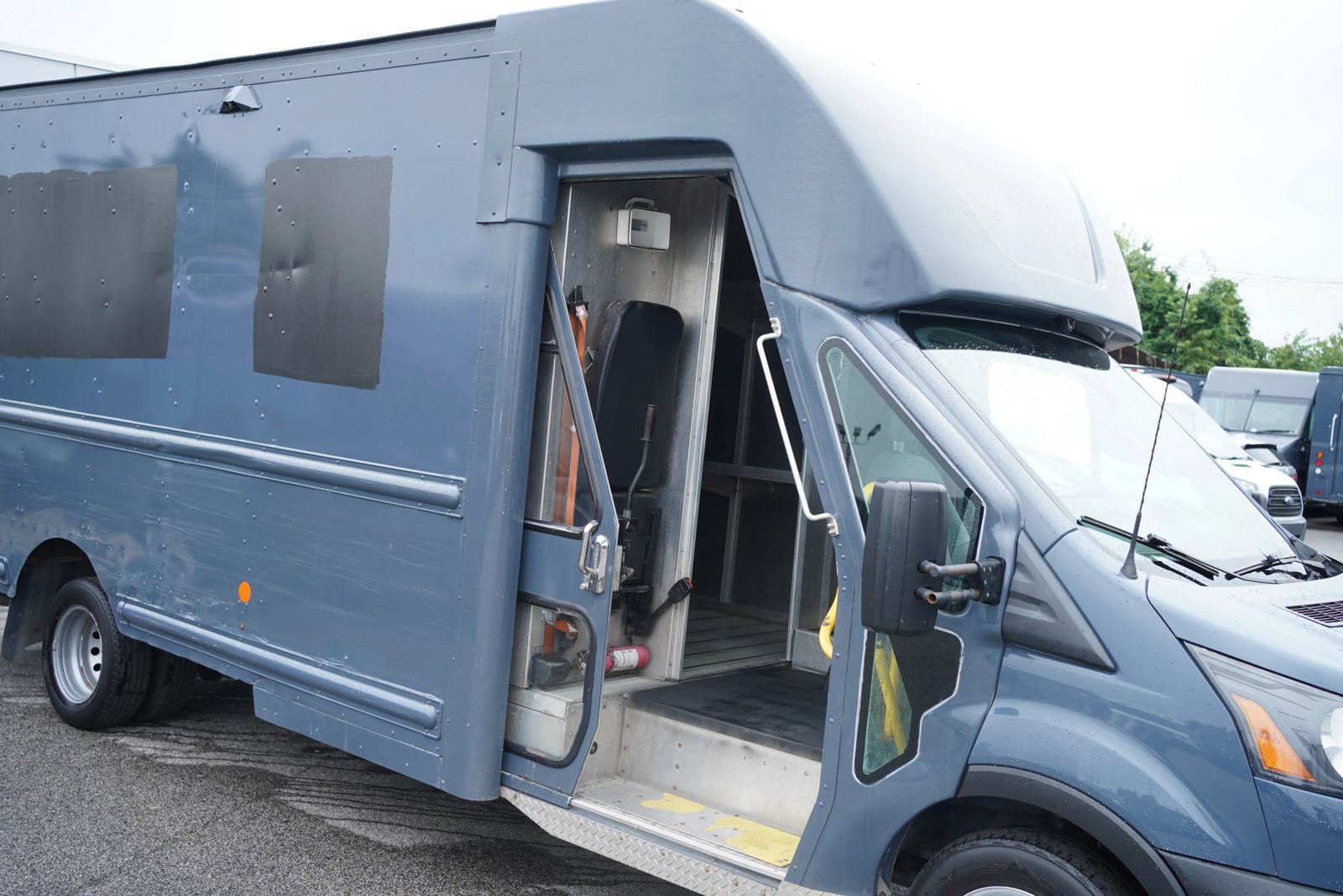 Used 2022 Ford Transit 350 DRW RWD image 15