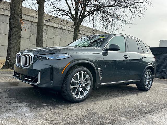 New 2026 BMW X5 xDrive50e w/ Climate Comfort Package image 2