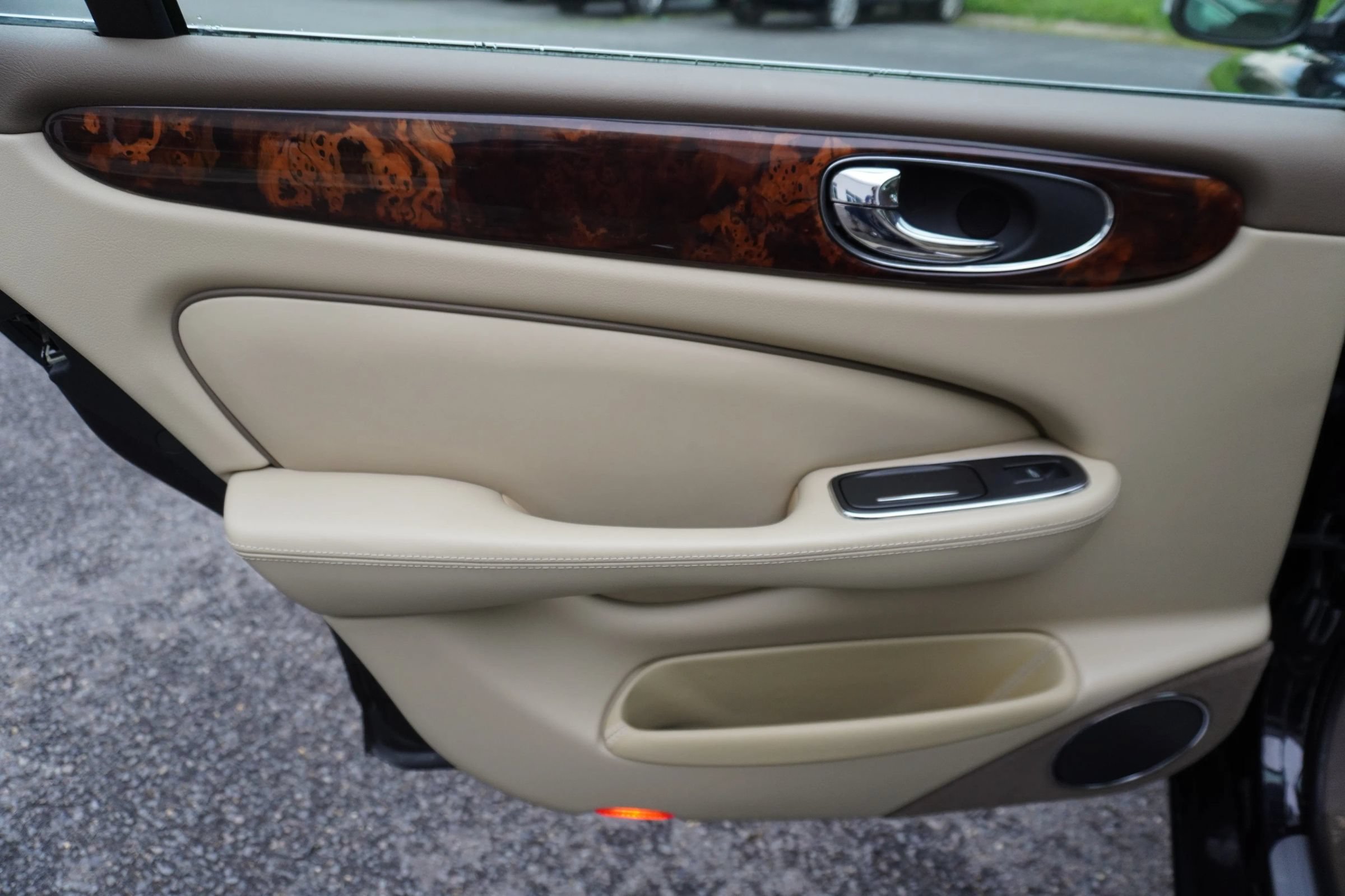 Used 2008 Jaguar XJ8 RWD image 14