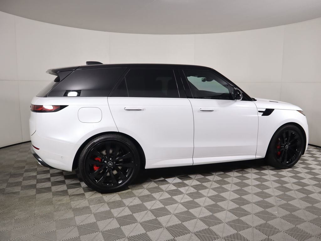 New 2025 Land Rover Range Rover Sport Dynamic SE image 4