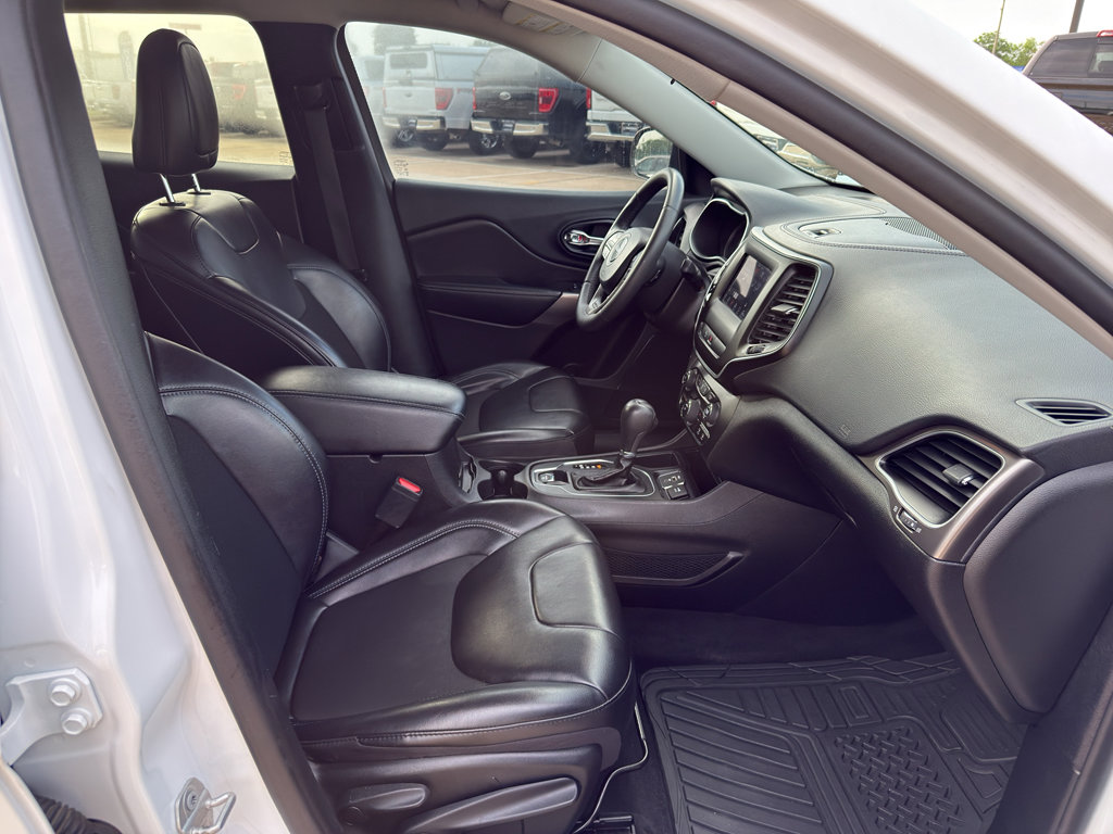 Used 2020 Jeep Cherokee Latitude Plus image 26