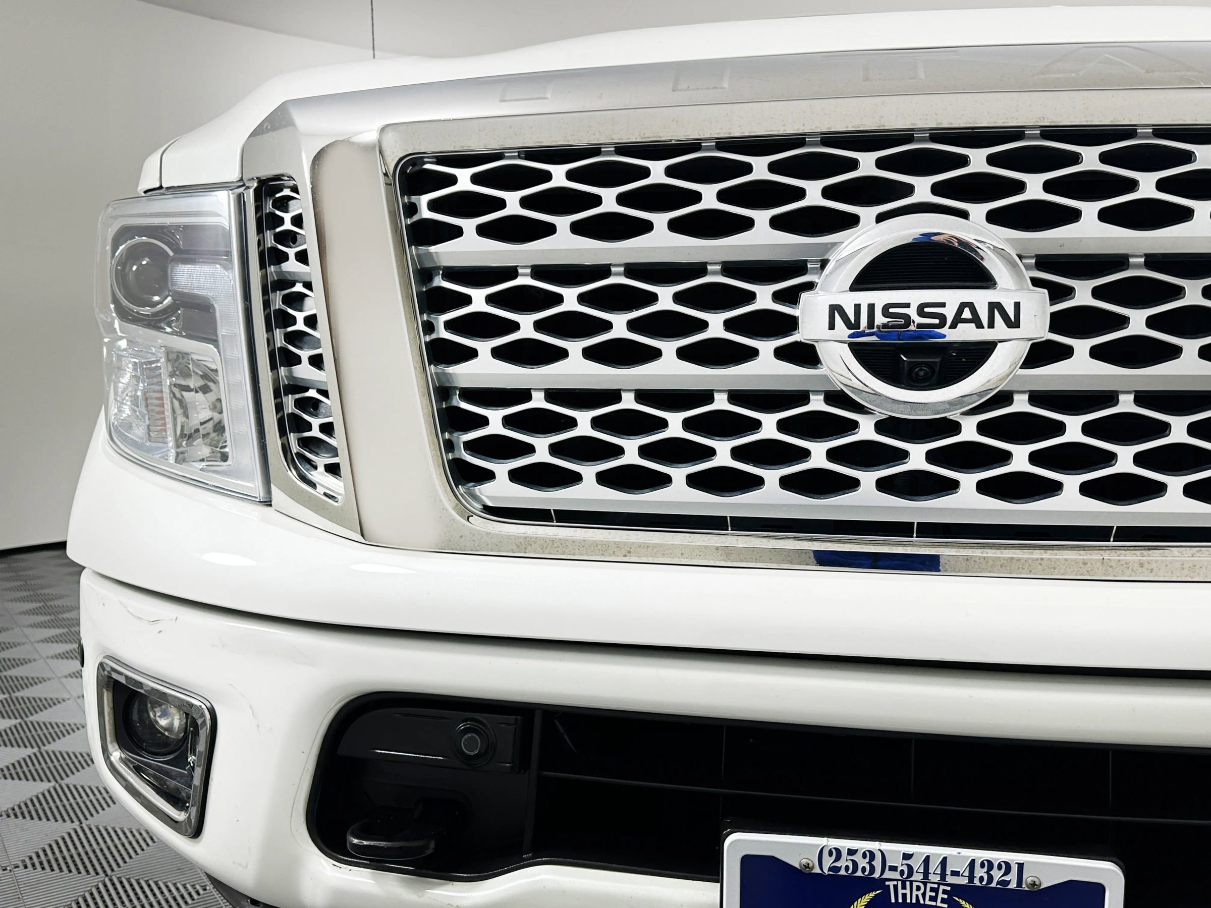 Used 2017 Nissan Titan Platinum Reserve image 5