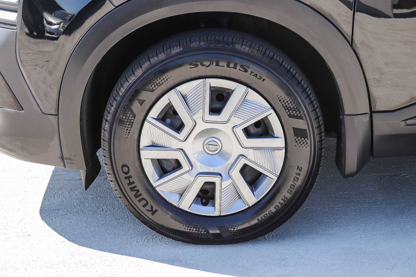Used 2025 Nissan Kicks S FWD image 11