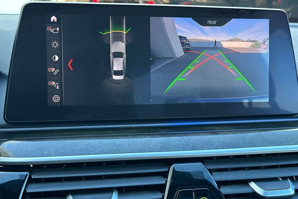 Used 2019 BMW 530e w/ M Sport Package image 21