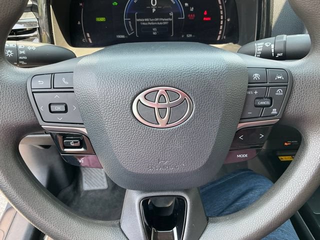 Used 2025 Toyota Camry LE FWD image 27