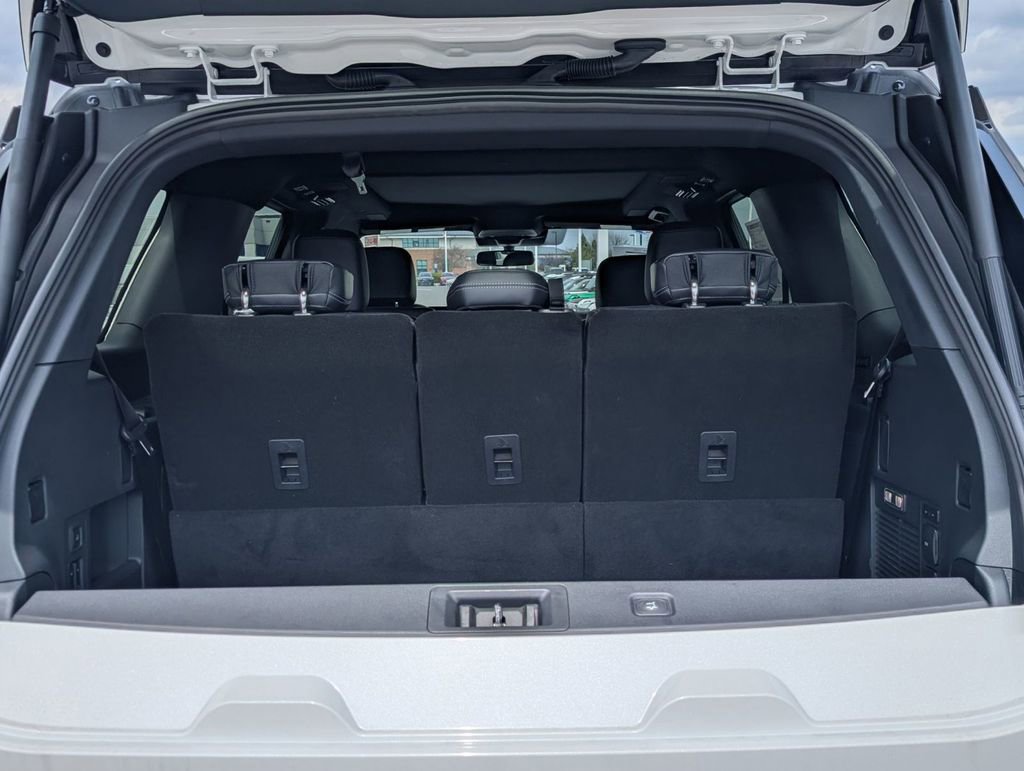 New 2025 Ford Expedition Platinum w/ Stealth Performance Package image 23