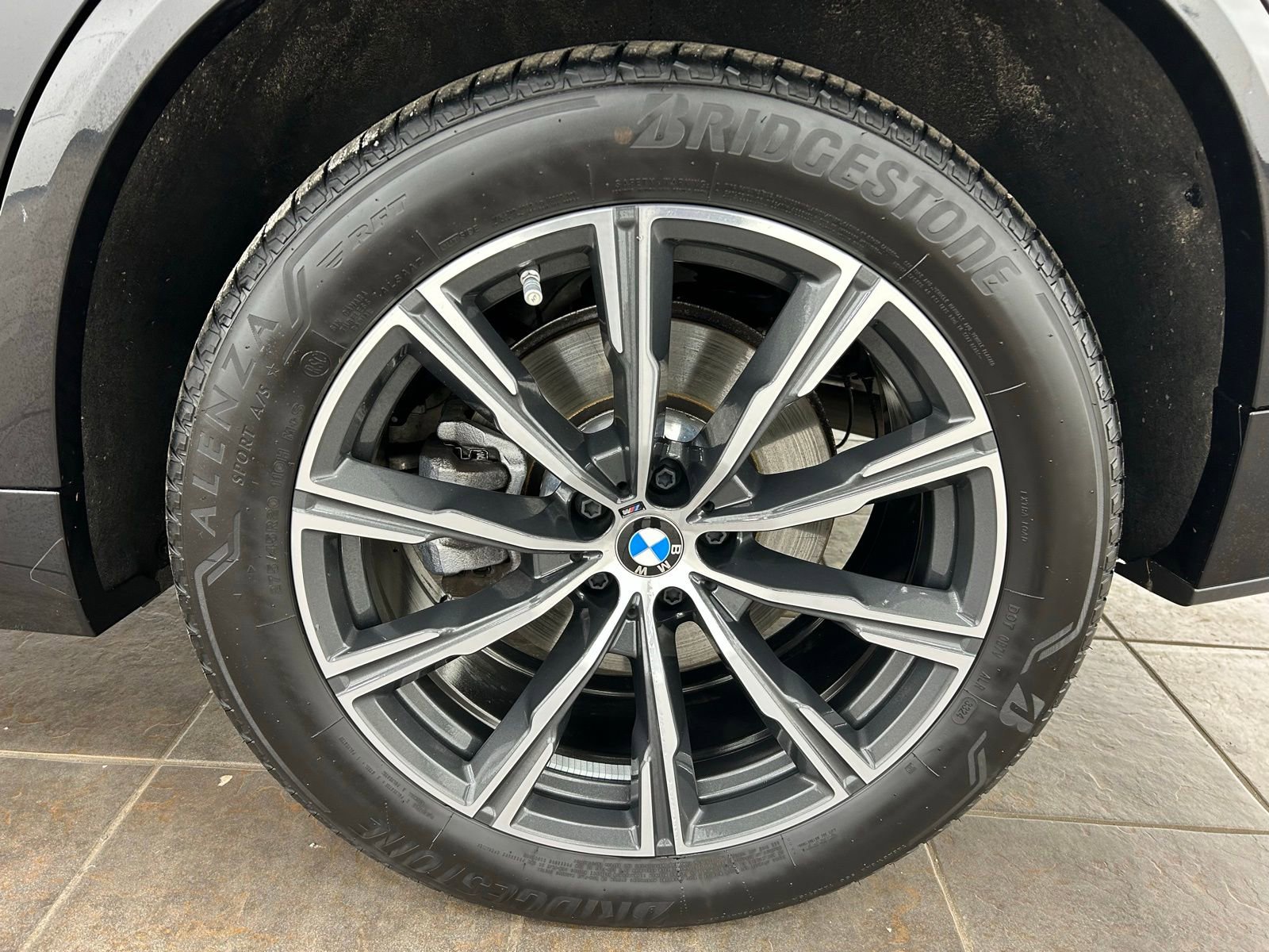 Used 2025 BMW X5 xDrive40i w/ M Sport Package image 37