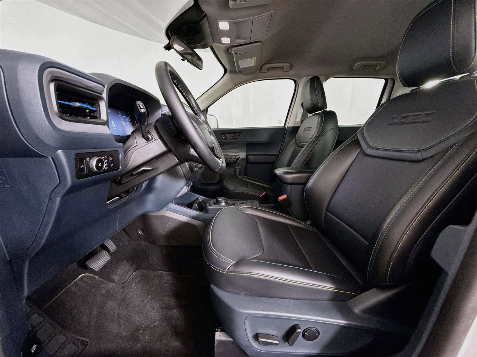 Used 2025 Ford Maverick Lobo AWD/4WD image 2
