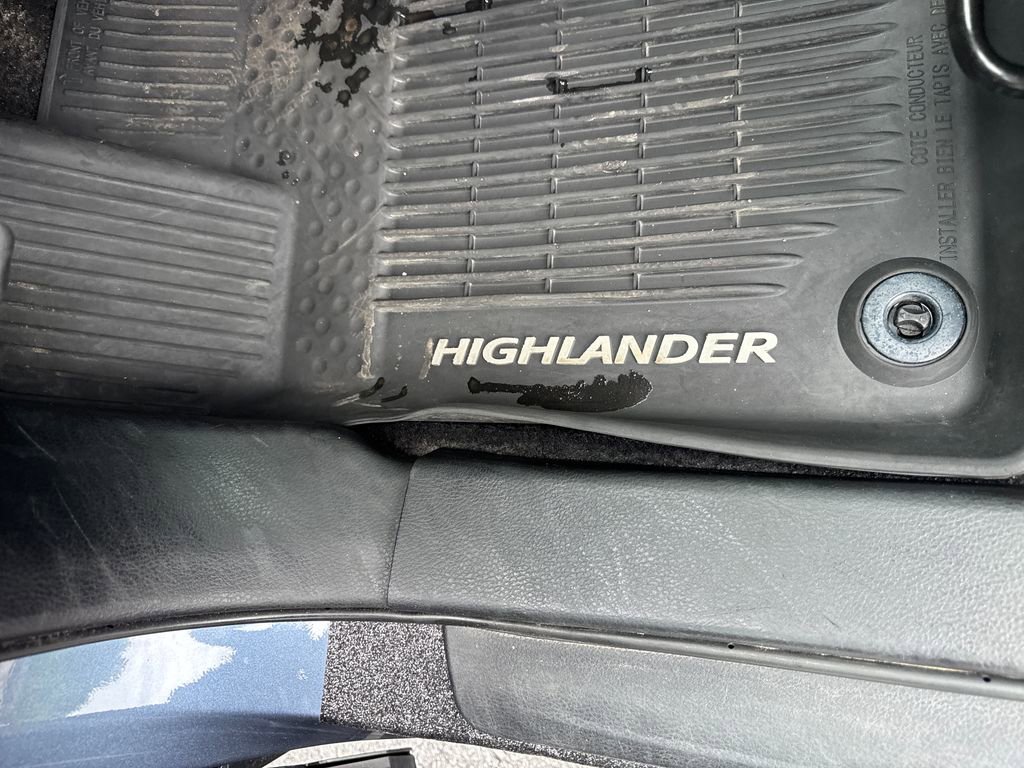 Used 2019 Toyota Highlander LE AWD/4WD image 21