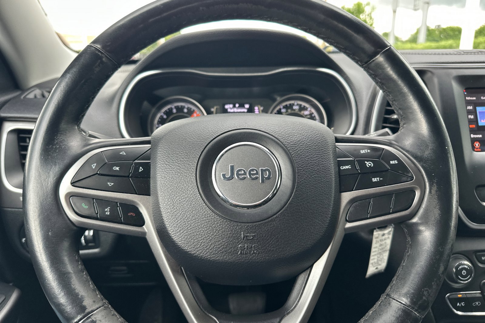 Used 2019 Jeep Cherokee Latitude w/ Cold Weather Group image 22