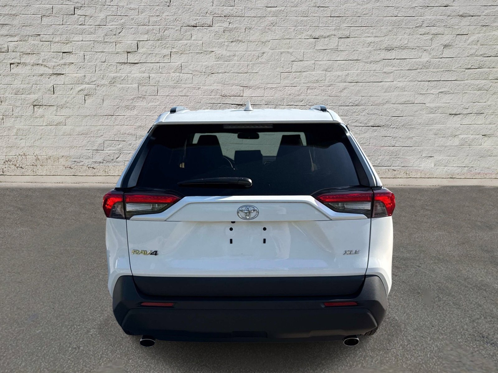 Used 2021 Toyota RAV4 XLE w/ Convenience Package image 6