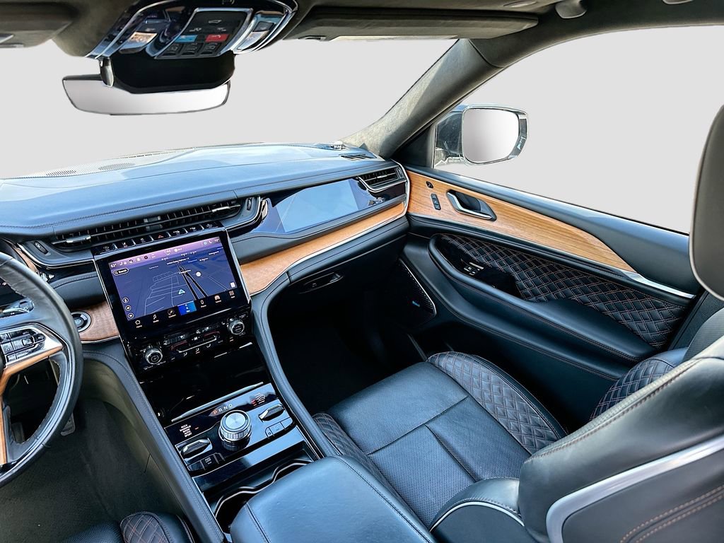 Used 2023 Jeep Grand Cherokee Summit image 31