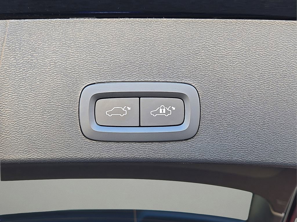 Certified 2023 Volvo XC40 B5 Plus w/ Driver Assist Package image 16