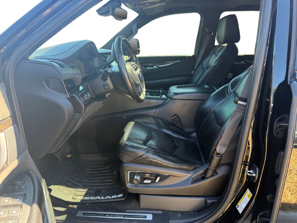 Used 2015 Cadillac Escalade Platinum AWD/4WD image 9