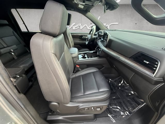 Used 2025 Chevrolet Suburban Z71 AWD/4WD image 24