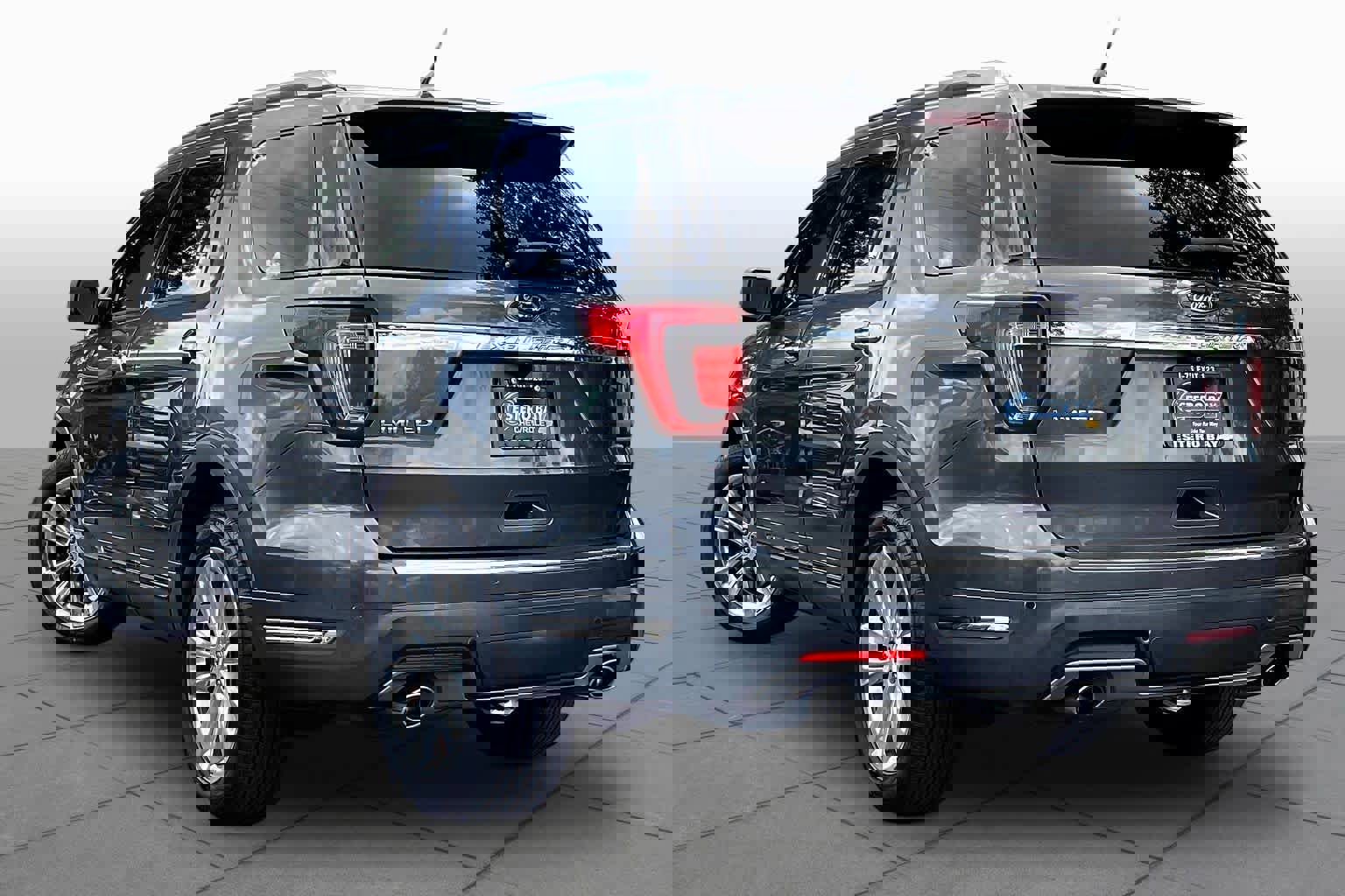 Used 2018 Ford Explorer Limited w/ Ford Safe & Smart Package image 12